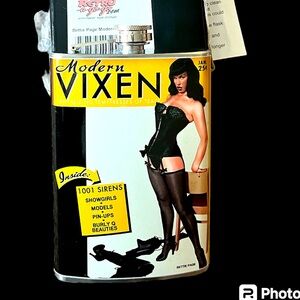 NWT BETTIE  Page stainless Steel Water bottle